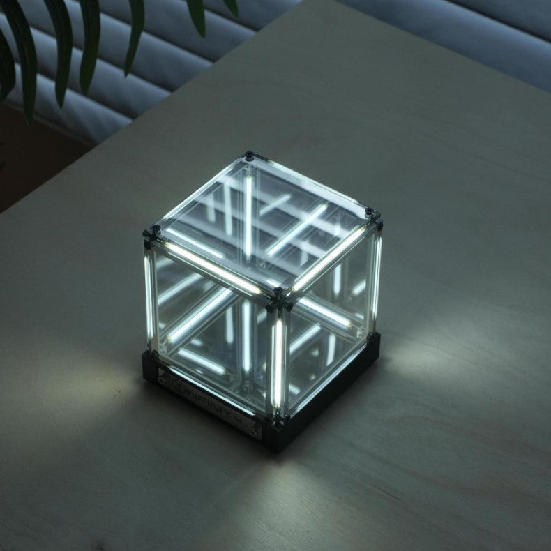 Infinity Mirror Cube Lamp: Touch-controlled lighting for endless light and shadows
