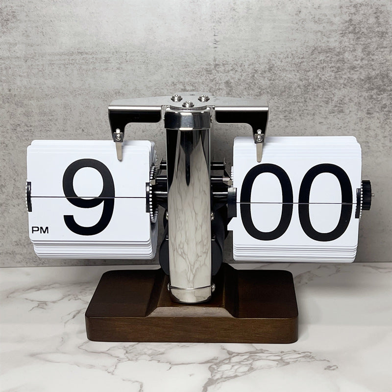 Mechanische Uhr mit Seitenumblätterfunktion verleiht Ihrem Zuhause einen einzigartigen Retro-Stil und lässt die Zeit „laufen“.
