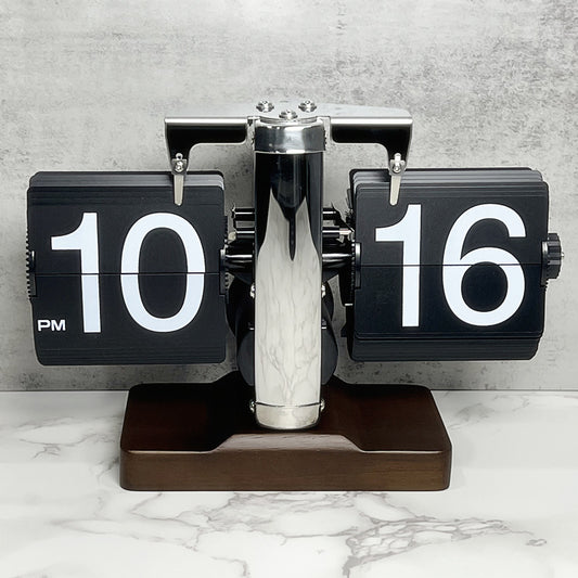Mechanische Uhr mit Seitenumblätterfunktion verleiht Ihrem Zuhause einen einzigartigen Retro-Stil und lässt die Zeit „laufen“.
