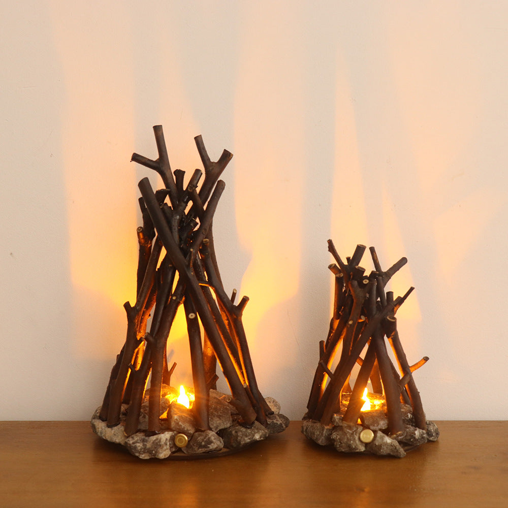 Handgefertigte Tischlampe mit Steinsockel und Baumzweig, natürlich und originell, jede ist ein Unikat