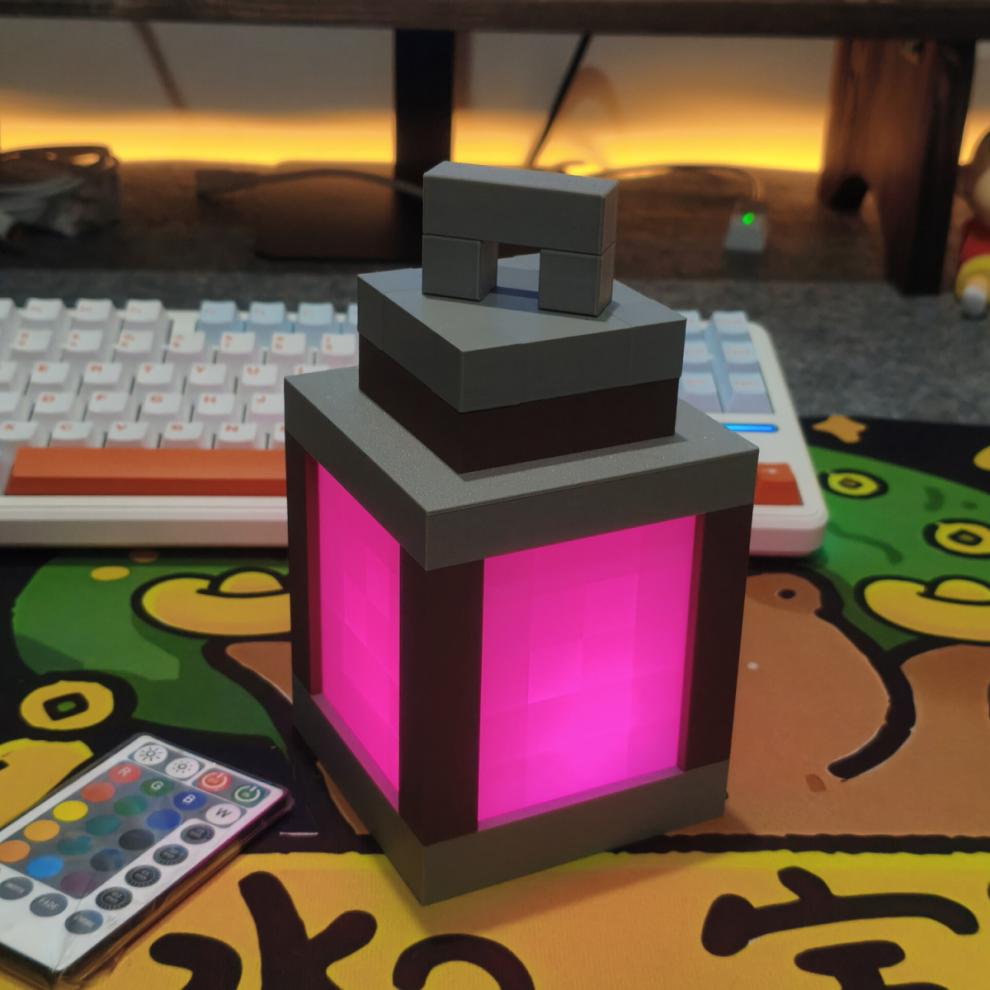 Diselbe Taschenlampe wie Minecraft, die die klassische Atmosphäre des Spiels wiederherstellt